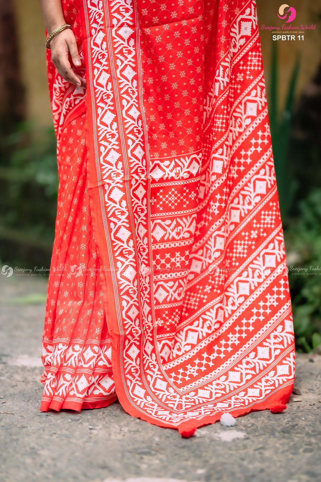 Glossy Silk Saree - Image 3